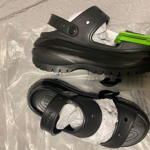 Crocs mega crush sandals size 9 womans new not used. Has taggs